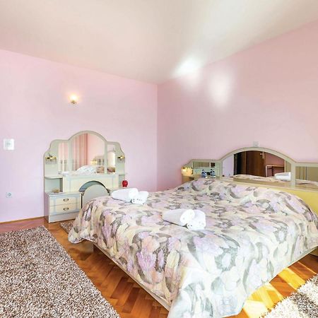 2 Bedroom Lovely Apartment In 洛夫兰 外观 照片