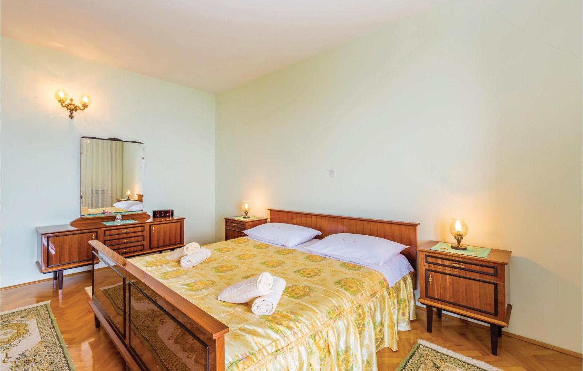 2 Bedroom Lovely Apartment In 洛夫兰 外观 照片