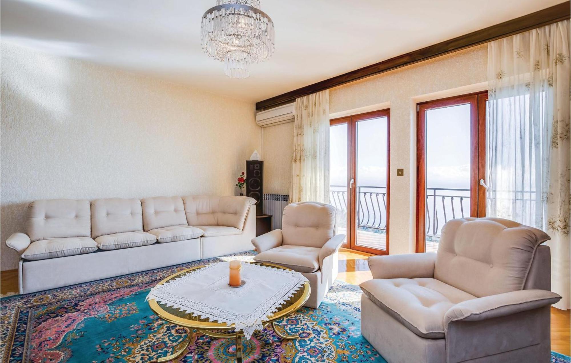 2 Bedroom Lovely Apartment In 洛夫兰 外观 照片