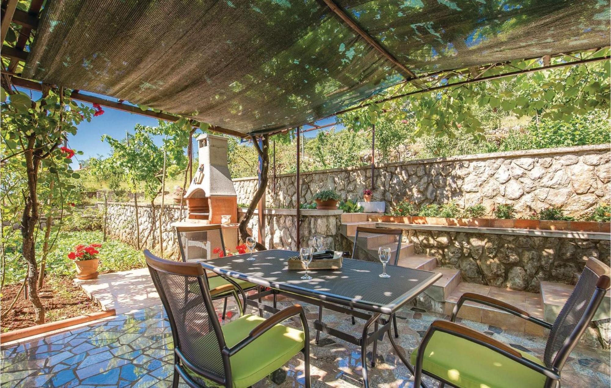 2 Bedroom Lovely Apartment In 洛夫兰 外观 照片
