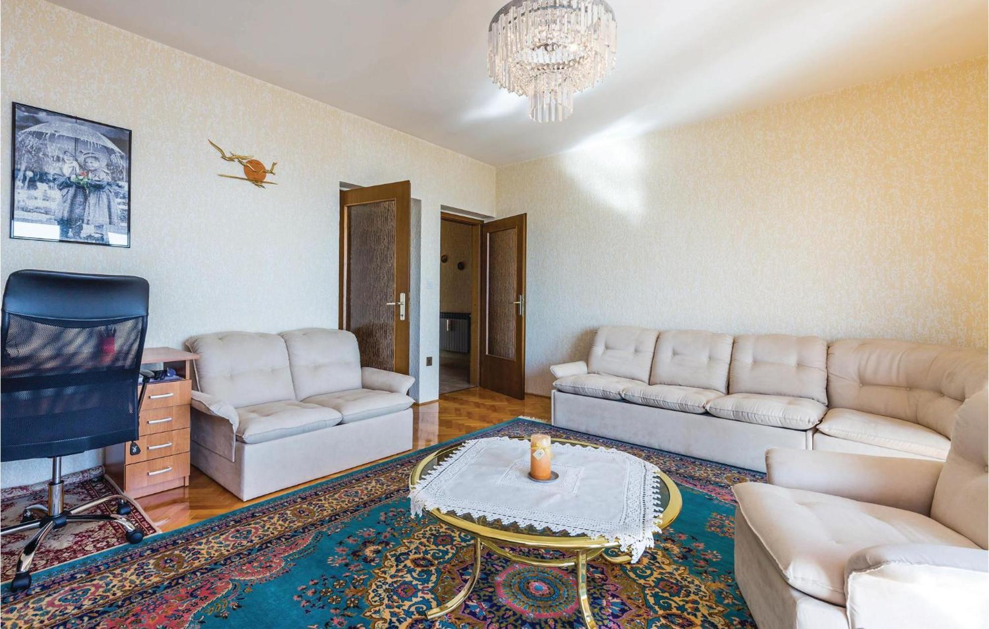 2 Bedroom Lovely Apartment In 洛夫兰 外观 照片