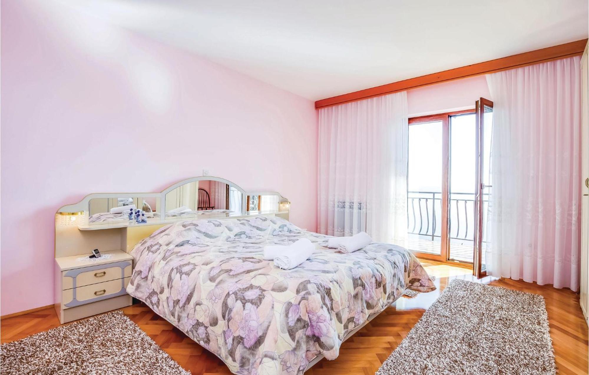 2 Bedroom Lovely Apartment In 洛夫兰 外观 照片